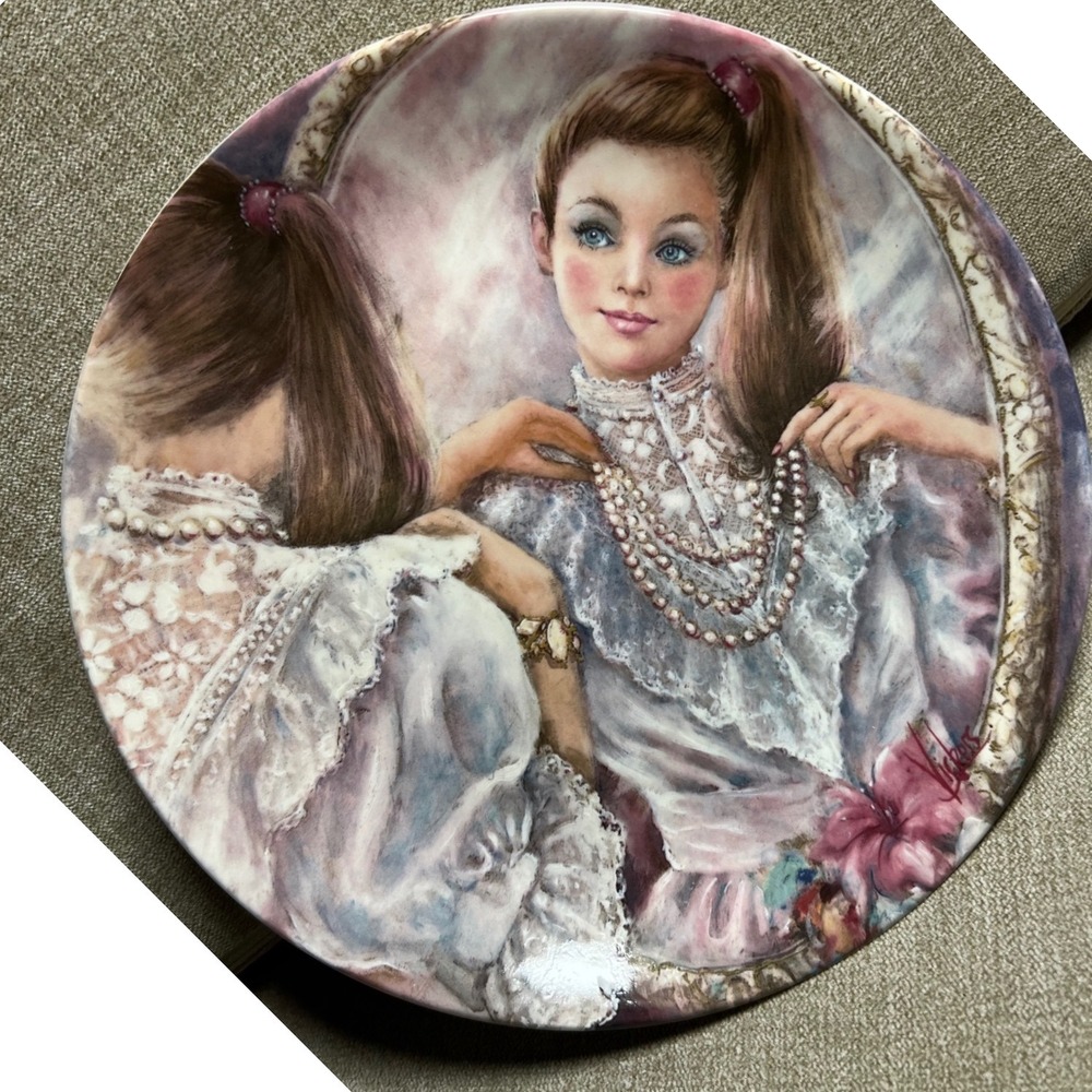 Wedgwood Mary Vickers The Pearls Portraits of First Love Collector Plate 1987